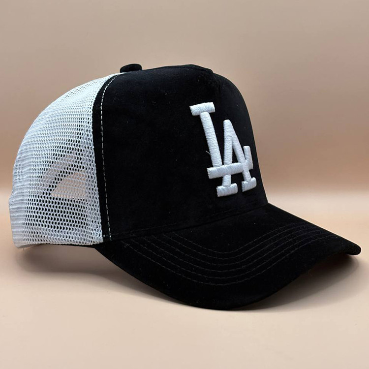 کلاه کپ مشکی LA زیر قیمت بازار