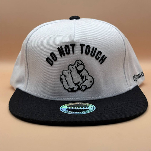 خرید کلاه کپ کره ای سفید مدل DO NOT TOUCH
