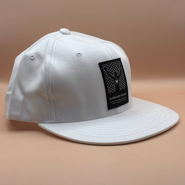 قیمت کلاه کپ کره ای سفید مدل IN BROKEN HEART