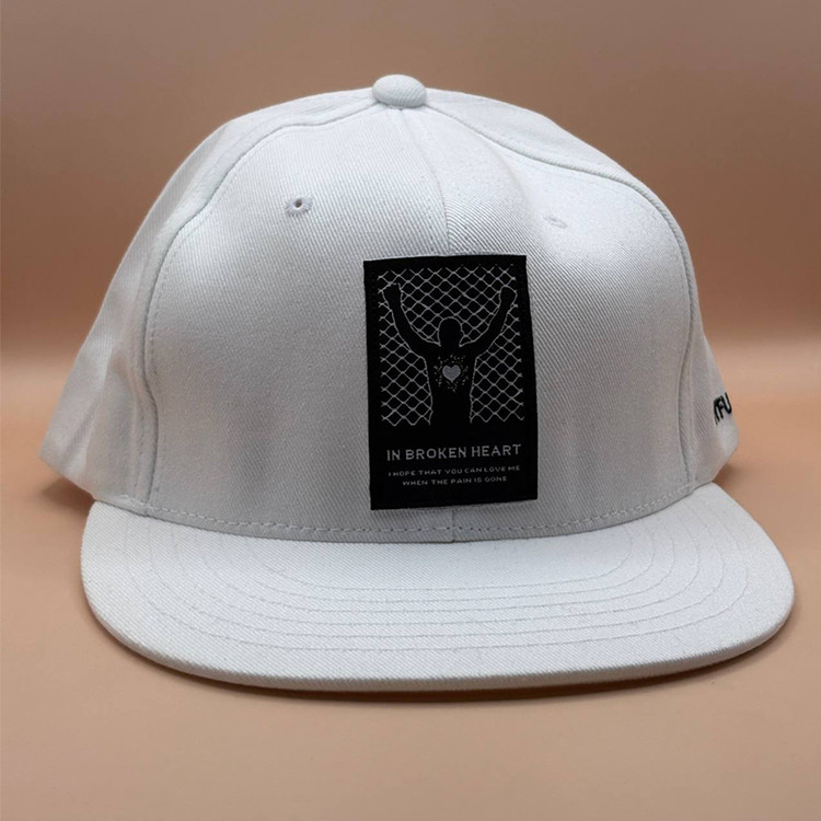 بهترین کلاه کپ کره ای سفید مدل IN BROKEN HEART