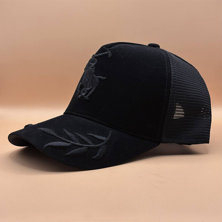 مناسب ترین کلاه کپ مشکی مدل گلدوزی