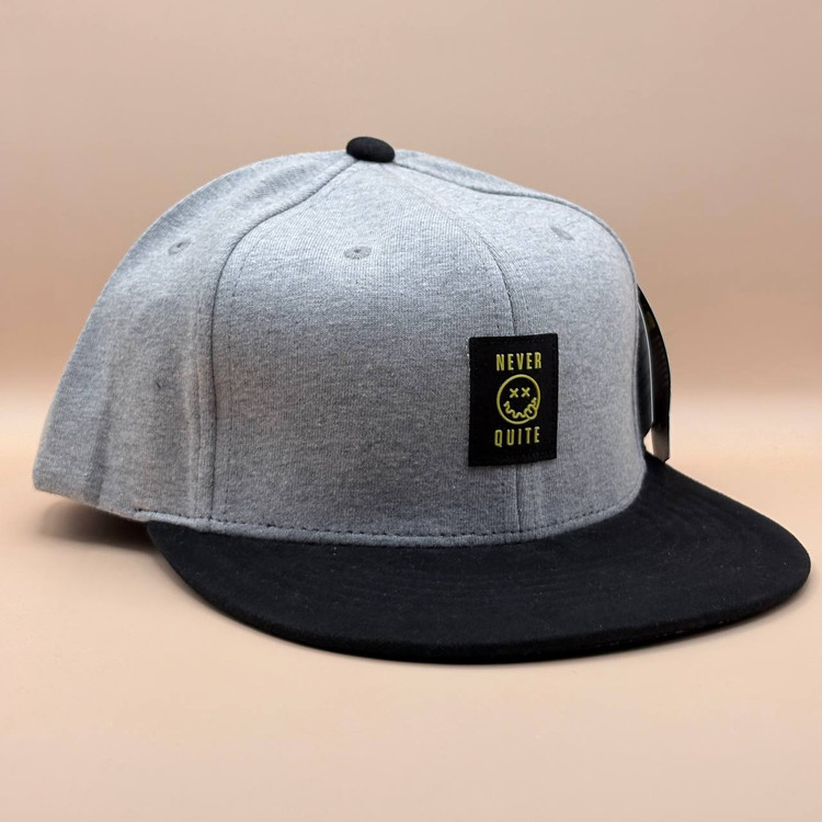 کلاه کپ کره ای طوسی مدل NEVER