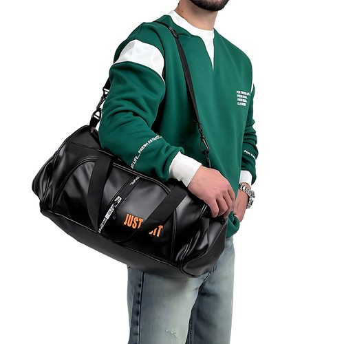 ساک ورزشی مشکی مدل چرم مصنوعی